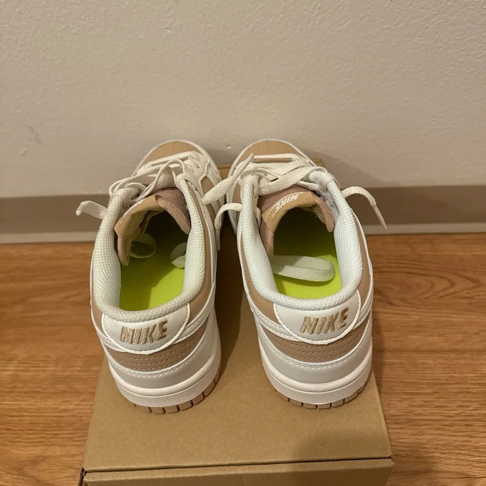 Nike - Picture 3 of 6